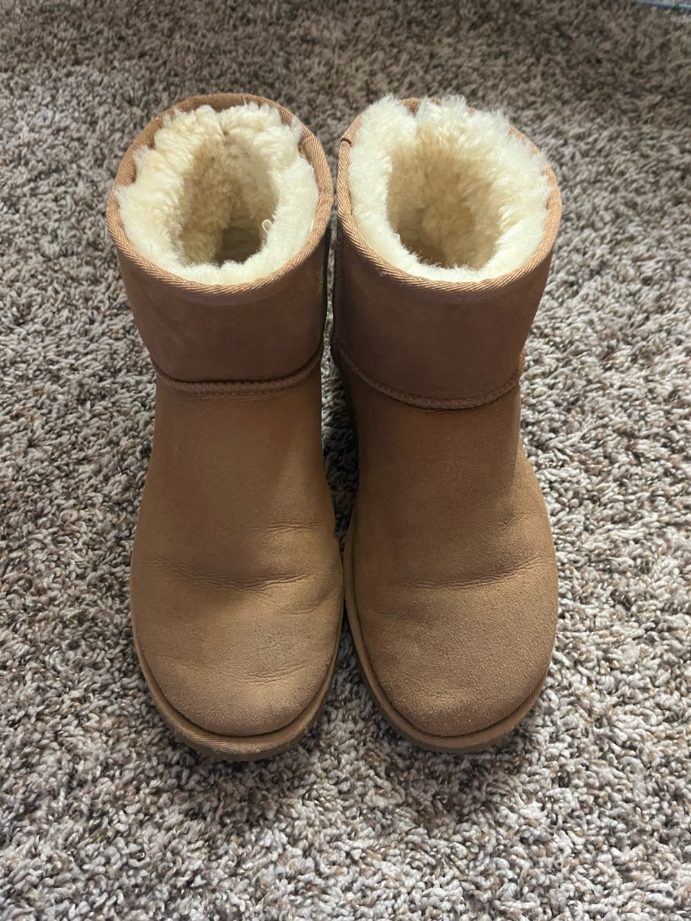 UGGS